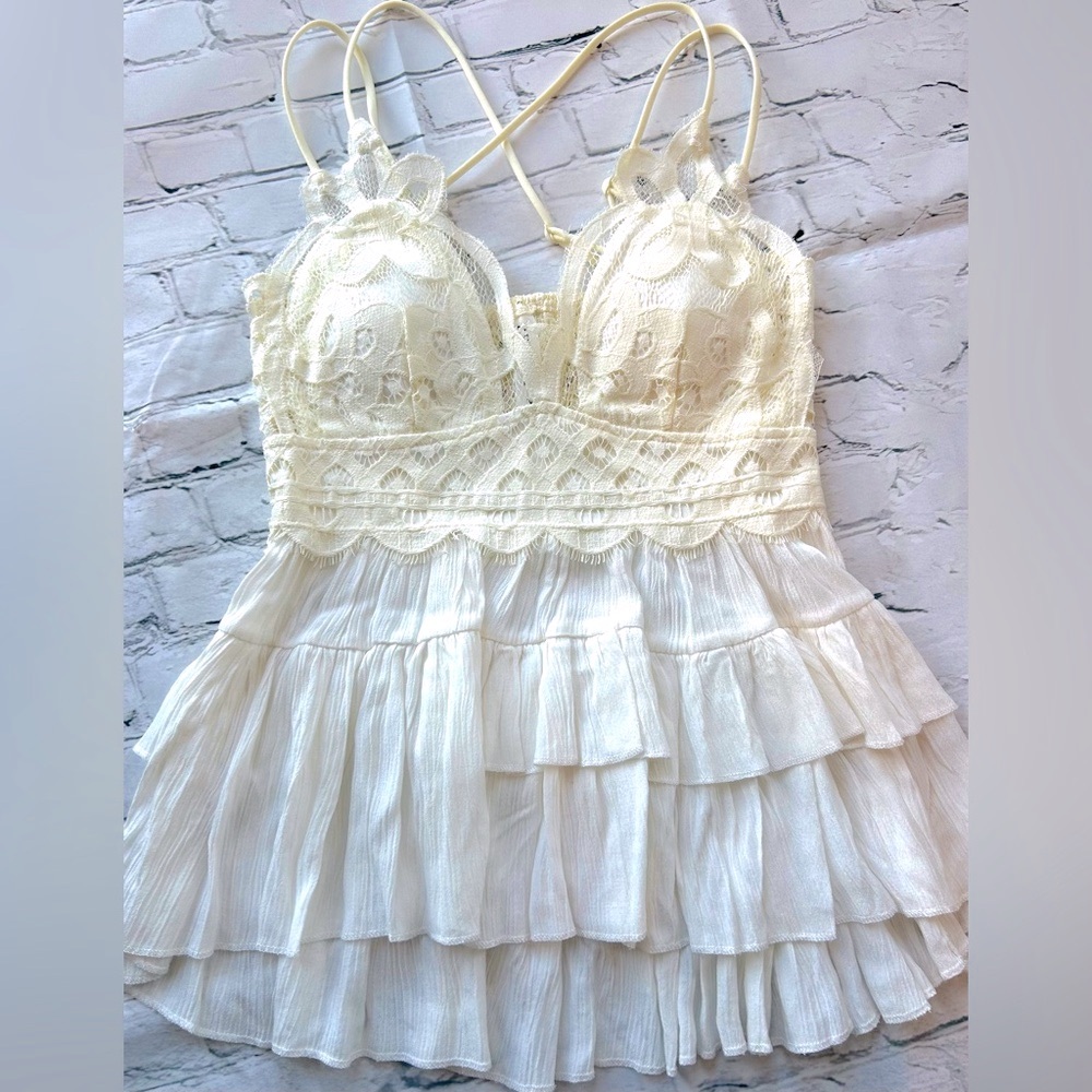 Zenana off-white Lace Crossback Flowy Top
